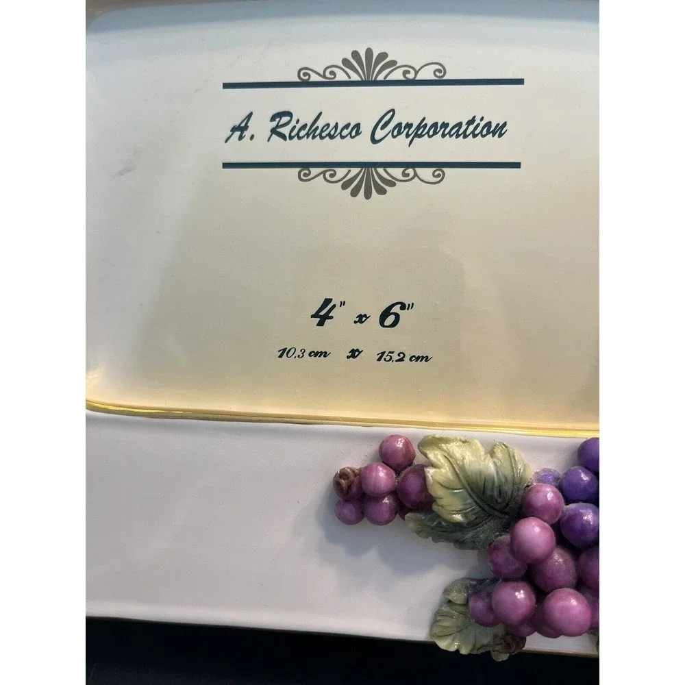 New ~ A Richesco 4x6 Ceramic Picture Picture Frame with Applied Grapes
